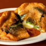 Chiles Rellenos de Queso en salsa de Tomate (2)