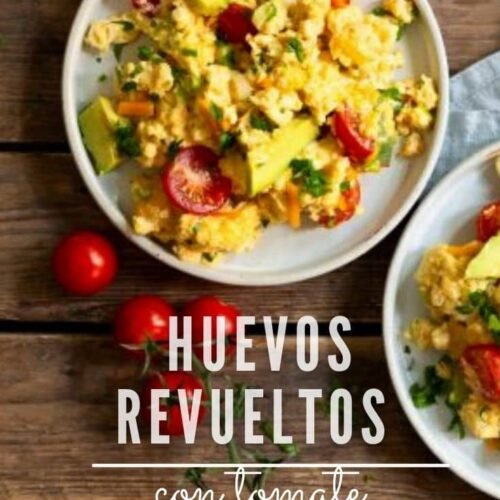 Huevos Revueltos con Tomate Aguacate y Queso