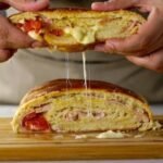 pan napolitano con mozzarella y jamon cocido